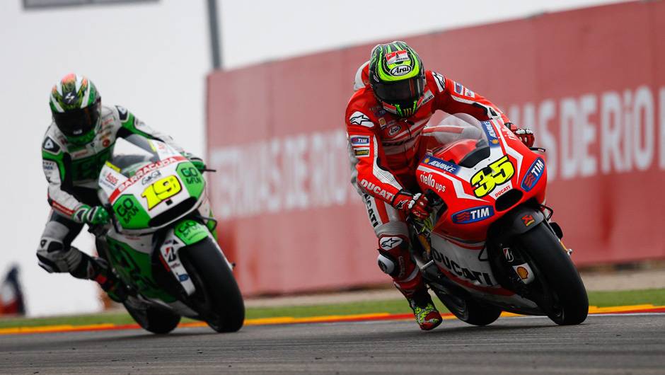 Cal Crutchlow fez grande prova e foi ao p&oacute;dio | <a href="https://beta-develop.quatrorodas.abril.com.br/moto/noticias/lorenzo-vence-prova-numero-800-motogp-802800.shtml" rel="migration">Leia mais</a>