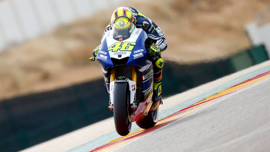 Valentino Rossi completou o p&oacute;dio na Espanha | <a href="https://beta-develop.quatrorodas.abril.com.br/moto/noticias/motogp-polemica-marquez-vence-aragon-755576.shtml" rel="migration">Leia mais</a>