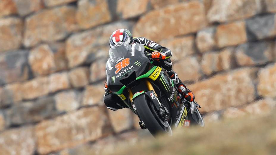 Bradley Smith chegou na sétima posição no circuito de Motorland | <a href="https://beta-develop.quatrorodas.abril.com.br/moto/noticias/motogp-polemica-marquez-vence-aragon-755576.shtml" rel="migration">Leia mais</a>