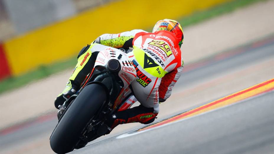 Andrea Iannone ficou com a décima posição | <a href="https://beta-develop.quatrorodas.abril.com.br/moto/noticias/motogp-polemica-marquez-vence-aragon-755576.shtml" rel="migration">Leia mais</a>