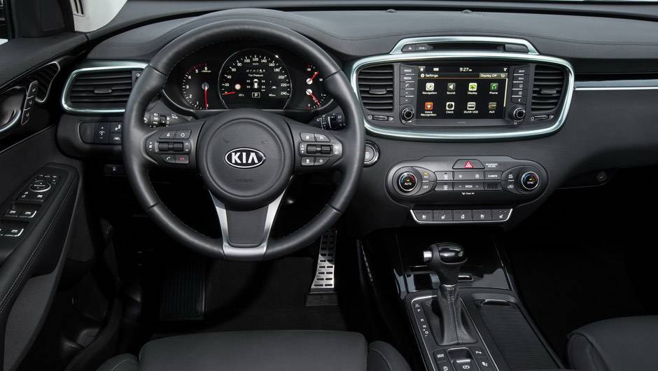 Elegante, o interior tem volante multifuncional e um quadro de instrumentos com o velocímetro centralizado | <a href="https://beta-develop.quatrorodas.abril.com.br/noticias/saloes/paris-2014/kia-sorento-sera-apresentado-salao-paris-798452.shtmll" rel="migration">Leia mais</a> Elegante, o interior tem volante multifuncional e um quadro de instrumentos com o velocímetro centralizado | <a href="https://beta-develop.quatrorodas.abril.com.br/noticias/saloes/paris-2014/kia-sorento-sera-apresentado-salao-paris-798452.shtmll" rel="migration">Leia mais</a>