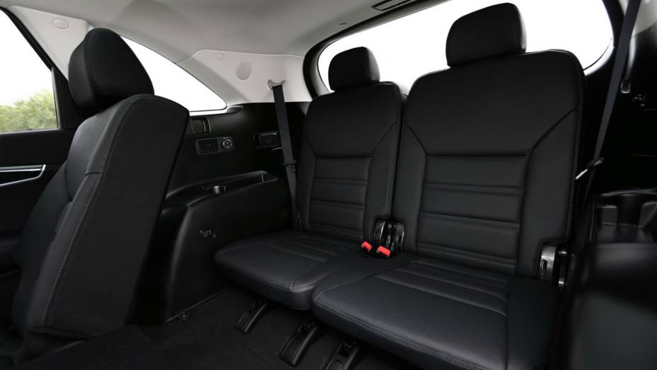 A exemplo do seu antecessor, o Sorento tem espa&ccedil;o para levar at&eacute; sete pessoas | <a href="https://beta-develop.quatrorodas.abril.com.br/noticias/saloes/paris-2014/kia-sorento-sera-apresentado-salao-paris-798452.shtmll" rel="migration">Leia mais</a>