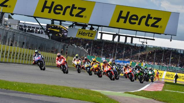 Largada do GP da Inglaterra | <a href="https://beta-develop.quatrorodas.abril.com.br/moto/noticias/marquez-batalha-lorenzo-vence-gp-inglaterra-798447.shtml" rel="migration">Leia mais</a> Largada do GP da Inglaterra | <a href="https://beta-develop.quatrorodas.abril.com.br/moto/noticias/marquez-batalha-lorenzo-vence-gp-inglaterra-798447.shtml" rel="migration">Leia mais</a>