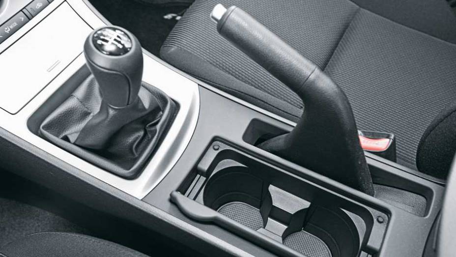 Freio de mão longe do motorista Freio de mão longe do motorista