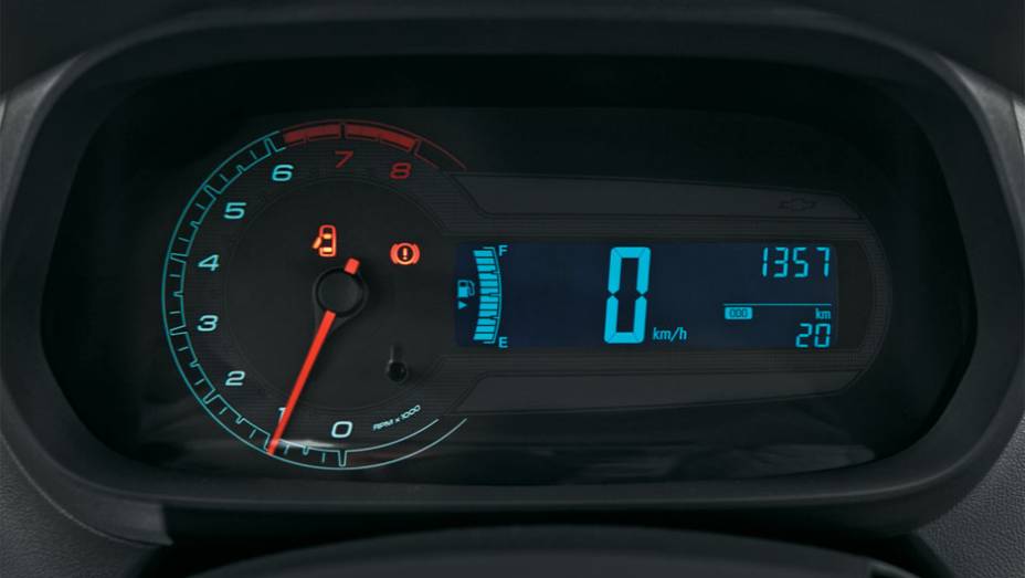 Velocímetro digital e conta-giros analógico. Velocímetro digital e conta-giros analógico.