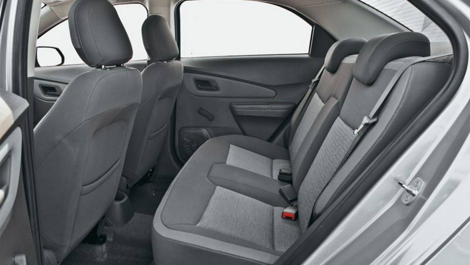 Os bancos são firmes e confortáveis. Os bancos são firmes e confortáveis.