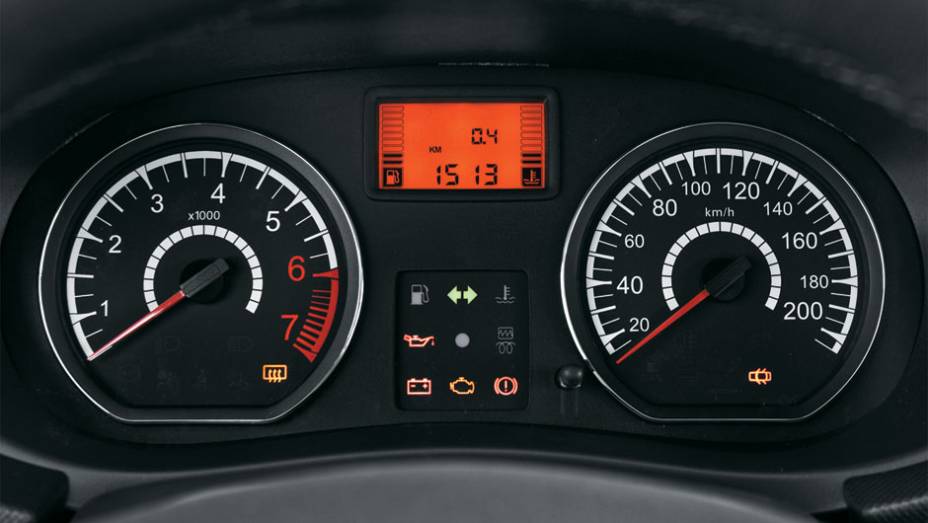 Visor abriga informações do computador de bordo. Visor abriga informações do computador de bordo.