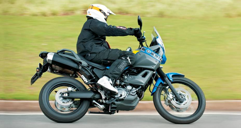Cara de moto de rali pode causar espanto. Cara de moto de rali pode causar espanto.