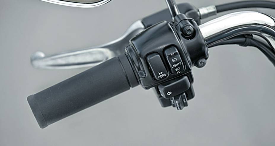 Ergonomia exclusiva nos punhos: botões... Ergonomia exclusiva nos punhos: botões...