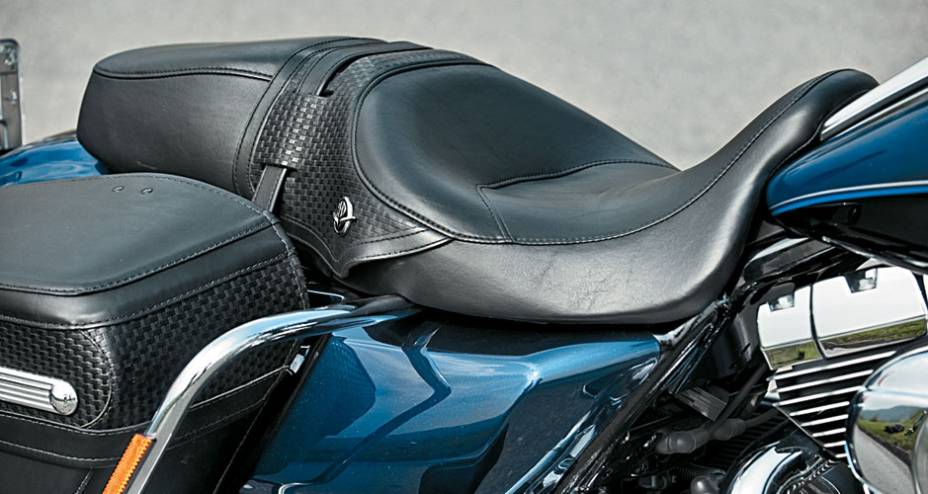 Banco de couro excelente e muito bonito Banco de couro excelente e muito bonito