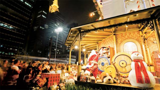 Na Paulista, o espírito natalino atrai famílias paulistanas Na Paulista, o espírito natalino atrai famílias paulistanas
