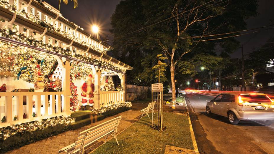 Milhões de luzes decoram vários pontos de São Paulo, como a rua Canadá (Crefisa)... Milhões de luzes decoram vários pontos de São Paulo, como a rua Canadá (Crefisa)...