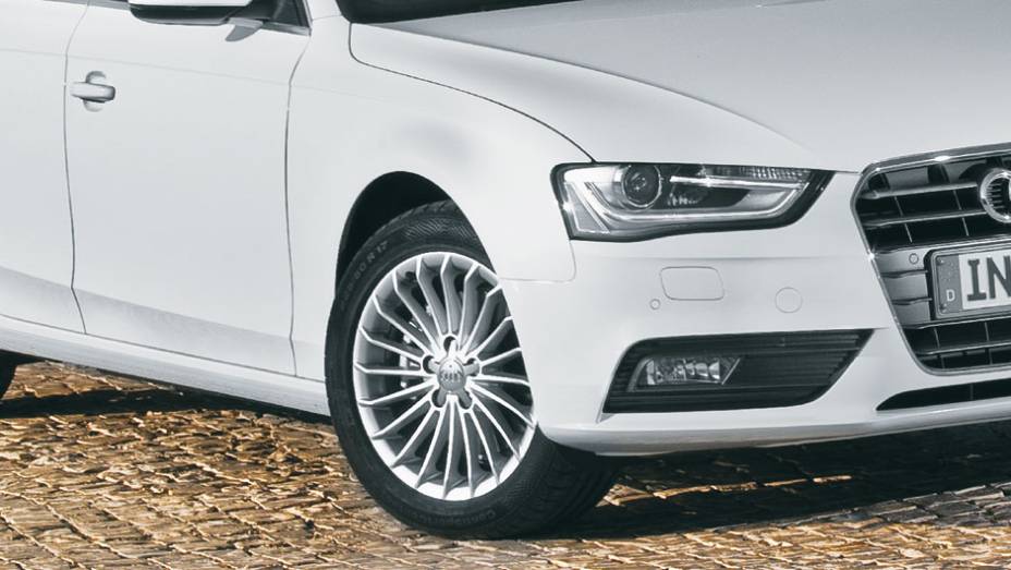 Os faróis principais incorporam as fileiras de leds... | <a href="https://beta-develop.quatrorodas.abril.com.br/carros/impressoes/audi-a4-676515.shtml" rel="migration">Leia mais</a> Os faróis principais incorporam as fileiras de leds... | <a href="https://beta-develop.quatrorodas.abril.com.br/carros/impressoes/audi-a4-676515.shtml" rel="migration">Leia mais</a>