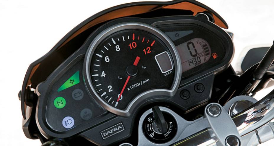 Painel completo traz indicador de marcha. Painel completo traz indicador de marcha.