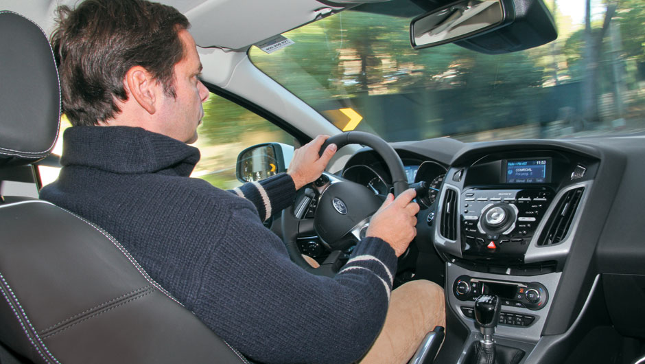 Resposta da dire&ccedil;&atilde;o &eacute; uma das melhores da atualidade. | <a href="https://beta-develop.quatrorodas.abril.com.br/carros/impressoes/ford-focus-680479.shtml" rel="migration">Leia mais</a>