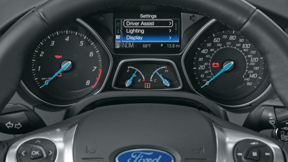Ado&ccedil;&atilde;o de ponteiros azuis deu mais vida ao quadro de instrumentos. | <a href="https://beta-develop.quatrorodas.abril.com.br/carros/impressoes/ford-focus-680479.shtml" rel="migration">Leia mais</a>