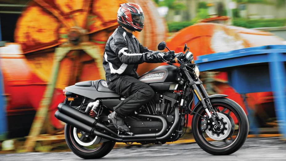 Esportividade ao estilo Harley: a XR1200X &eacute; forte