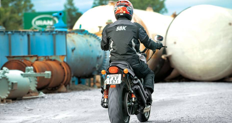 Pneu 180/55: bem largo e eficiente Pneu 180/55: bem largo e eficiente