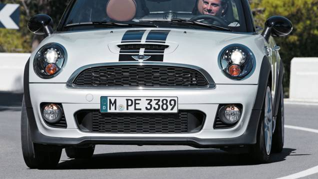 A dianteira segue as linhas dos outros Mini. | <a href="https://beta-develop.quatrorodas.abril.com.br/carros/impressoes/mini-cooper-roadster-679682.shtml" rel="migration">Leia mais</a> A dianteira segue as linhas dos outros Mini. | <a href="https://beta-develop.quatrorodas.abril.com.br/carros/impressoes/mini-cooper-roadster-679682.shtml" rel="migration">Leia mais</a>