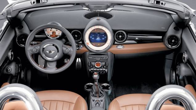 Os arcos em aço inoxidável polido têm dupla função: proteger em capotagens e dar ao Roadster um ar mais clássico. | <a href="https://beta-develop.quatrorodas.abril.com.br/carros/impressoes/mini-cooper-roadster-679682.shtml" rel="migration">Leia mais</a> Os arcos em aço inoxidável polido têm dupla função: proteger em capotagens e dar ao Roadster um ar mais clássico. | <a href="https://beta-develop.quatrorodas.abril.com.br/carros/impressoes/mini-cooper-roadster-679682.shtml" rel="migration">Leia mais</a>