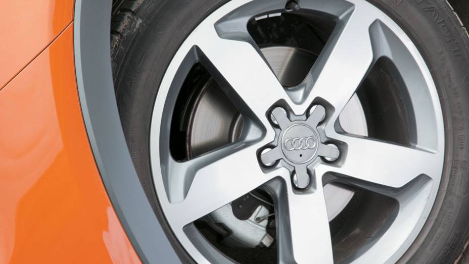 Rodas de 18 polegadas vêm de série. Rodas de 18 polegadas vêm de série.