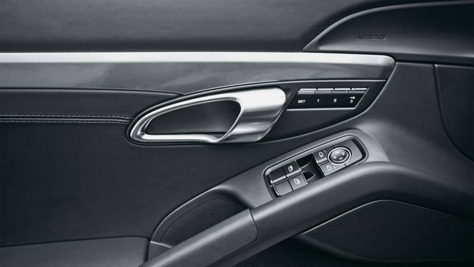 Comandos est&atilde;o sempre &agrave; m&atilde;o: beleza com efici&ecirc;ncia | <a href="https://beta-develop.quatrorodas.abril.com.br/carros/impressoes/porsche-boxster-s-684855.shtml" rel="migration">Leia mais</a>