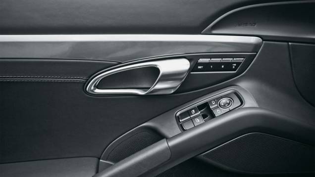 Comandos estão sempre à mão: beleza com eficiência | <a href="https://beta-develop.quatrorodas.abril.com.br/carros/impressoes/porsche-boxster-s-684855.shtml" rel="migration">Leia mais</a> Comandos estão sempre à mão: beleza com eficiência | <a href="https://beta-develop.quatrorodas.abril.com.br/carros/impressoes/porsche-boxster-s-684855.shtml" rel="migration">Leia mais</a>