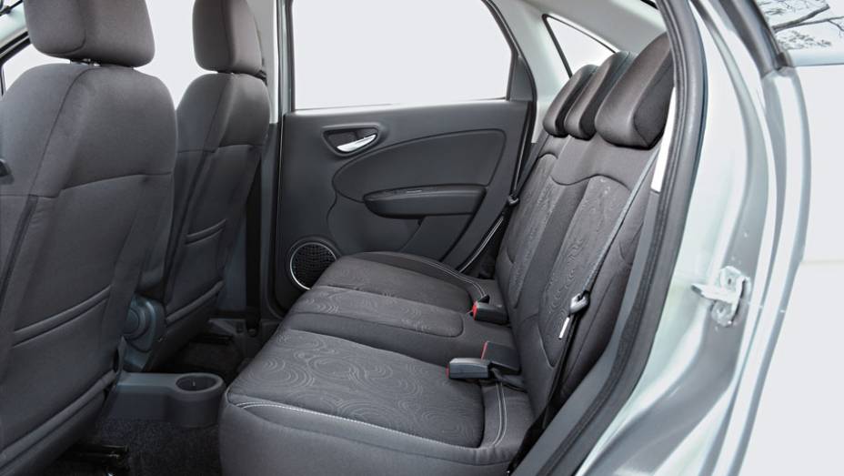 Teto na traseira é elevado | <a href="https://beta-develop.quatrorodas.abril.com.br/carros/testes/fiat-grand-siena-683966.shtml" rel="migration">Leia mais</a> Teto na traseira é elevado | <a href="https://beta-develop.quatrorodas.abril.com.br/carros/testes/fiat-grand-siena-683966.shtml" rel="migration">Leia mais</a>