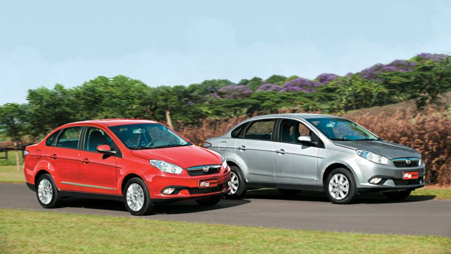 Vers&otilde;es Essence 1.6 16V (esq.) e Attractive 1.4 | <a href="https://beta-develop.quatrorodas.abril.com.br/carros/testes/fiat-grand-siena-683966.shtml" rel="migration">Leia mais</a>