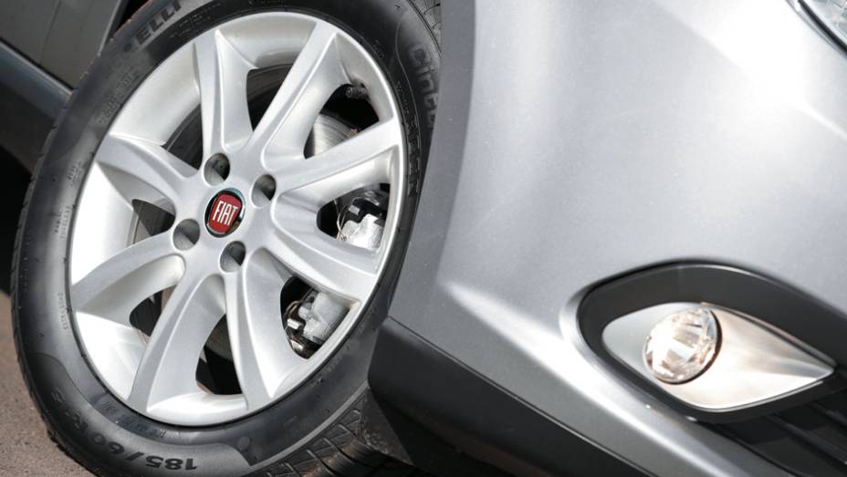 <a href="https://beta-develop.quatrorodas.abril.com.br/carros/testes/fiat-grand-siena-683966.shtml" rel="migration">Leia mais</a> <a href="https://beta-develop.quatrorodas.abril.com.br/carros/testes/fiat-grand-siena-683966.shtml" rel="migration">Leia mais</a>