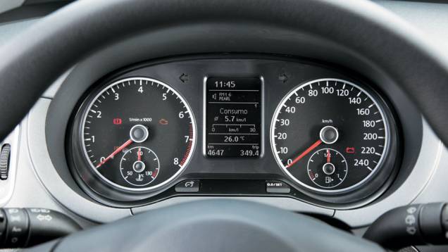 Visor ajuda motorista a dirigir de forma econômica | <a href="https://beta-develop.quatrorodas.abril.com.br/carros/lancamentos/vw-fox-bluemotion-687433.shtml" rel="migration">Leia mais</a> Visor ajuda motorista a dirigir de forma econômica | <a href="https://beta-develop.quatrorodas.abril.com.br/carros/lancamentos/vw-fox-bluemotion-687433.shtml" rel="migration">Leia mais</a>