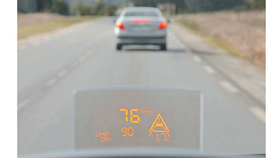 Head-up display como no 3008 | <a href="https://beta-develop.quatrorodas.abril.com.br/carros/impressoes/peugeot-5008-693468.shtml" rel="migration">Leia mais</a>
