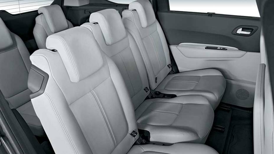 Os bancos centrais correm em trilhos por até 13 cm... | <a href="https://beta-develop.quatrorodas.abril.com.br/carros/impressoes/peugeot-5008-693468.shtml" rel="migration">Leia mais</a>