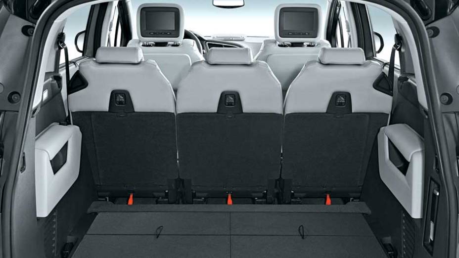 Quando as fileiras são rebatidas... | <a href="https://beta-develop.quatrorodas.abril.com.br/carros/impressoes/peugeot-5008-693468.shtml" rel="migration">Leia mais</a>