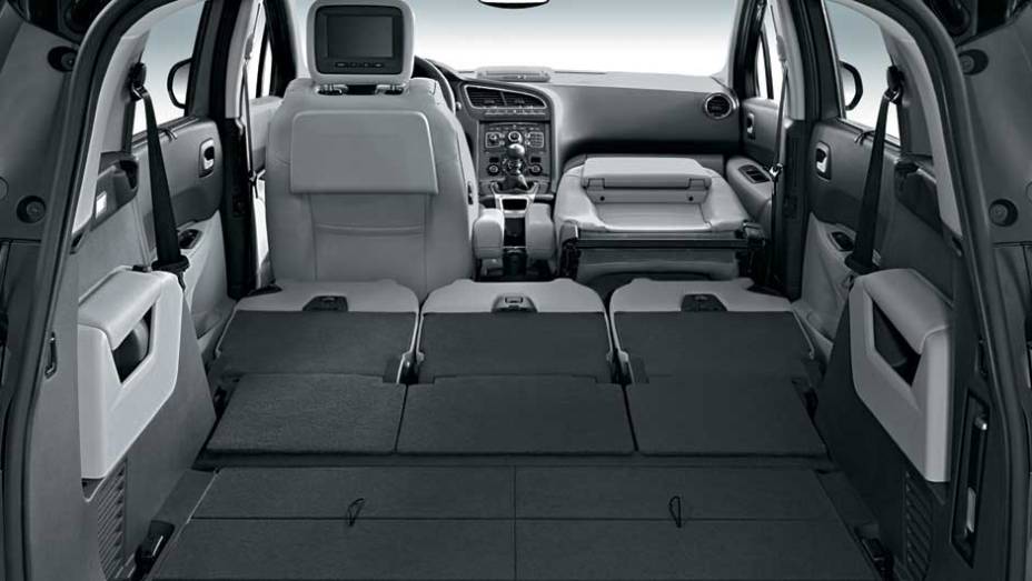 ...cria-se uma área de carga plana de 2 506 litros | <a href="https://beta-develop.quatrorodas.abril.com.br/carros/impressoes/peugeot-5008-693468.shtml" rel="migration">Leia mais</a>