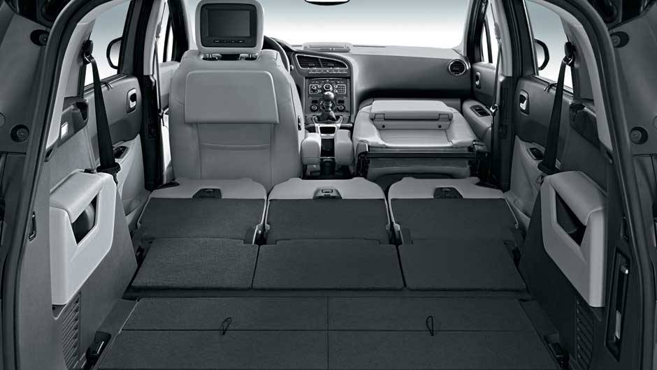 ...cria-se uma área de carga plana de 2 506 litros | <a href="https://beta-develop.quatrorodas.abril.com.br/carros/impressoes/peugeot-5008-693468.shtml" rel="migration">Leia mais</a>