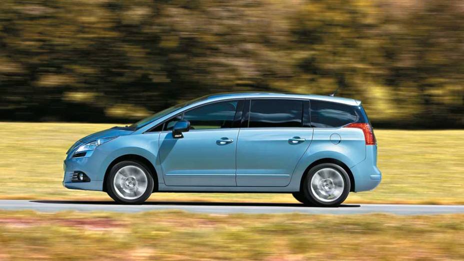Com 4,53 m, ele é1cmmenorque o Corolla, mas leva 7 pessoas | <a href="https://beta-develop.quatrorodas.abril.com.br/carros/impressoes/peugeot-5008-693468.shtml" rel="migration">Leia mais</a>