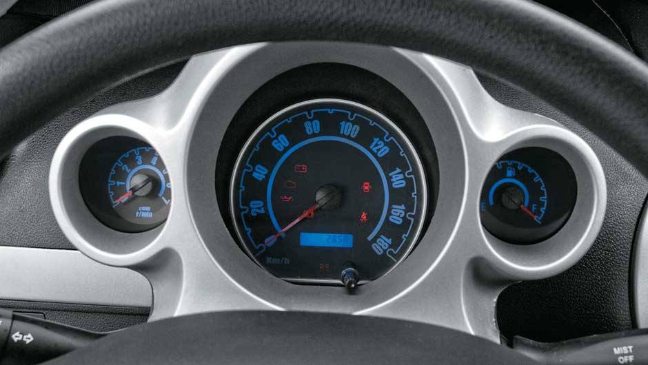 Grafismo do quadro de instrumentos será modificado para o Brasil | <a href="https://beta-develop.quatrorodas.abril.com.br/salao-do-automovel/2012/carros/j2-703930.shtml" rel="migration">Leia mais</a> Grafismo do quadro de instrumentos será modificado para o Brasil | <a href="https://beta-develop.quatrorodas.abril.com.br/salao-do-automovel/2012/carros/j2-703930.shtml" rel="migration">Leia mais</a>