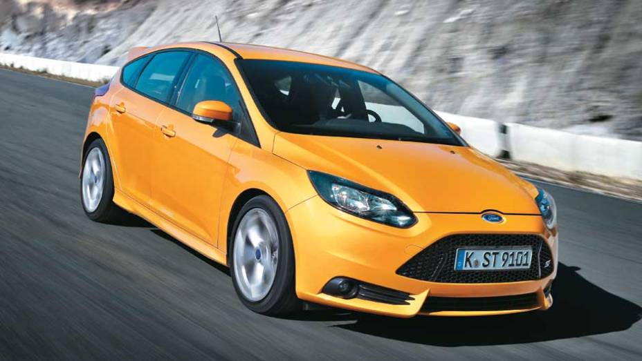 Para chegar aos 100 km/h, ele só precisa de 6,5 s | <a href="https://beta-develop.quatrorodas.abril.com.br/carros/impressoes/ford-focus-st-696459.shtml" rel="migration">Leia mais</a>