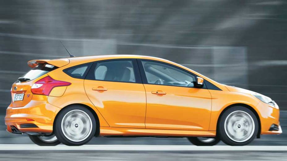 Nova geração do Focus ST ficou 75 kg mais leve | <a href="https://beta-develop.quatrorodas.abril.com.br/carros/impressoes/ford-focus-st-696459.shtml" rel="migration">Leia mais</a>