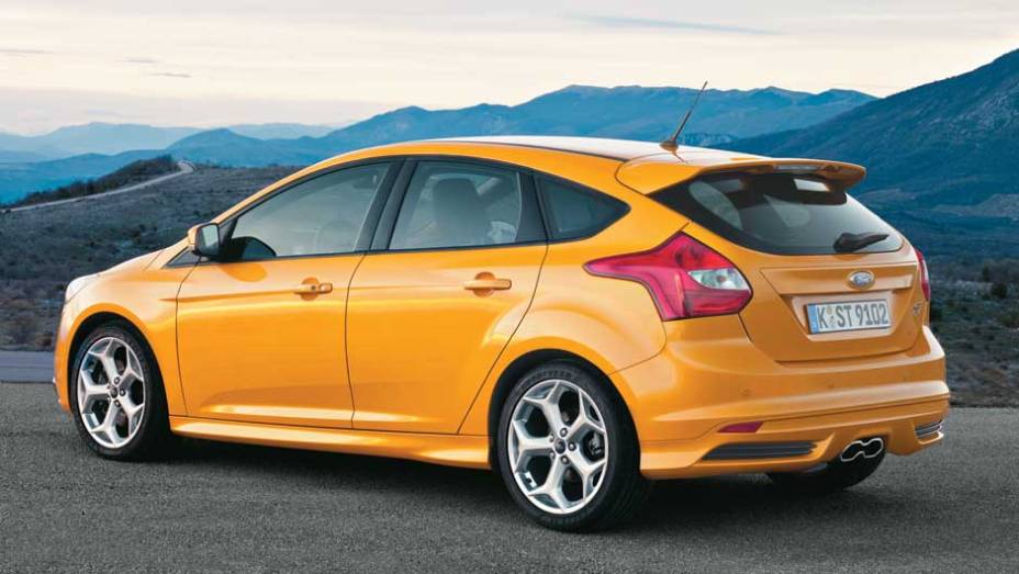 Escape central único, mas que parece uma saída dupla | <a href="https://beta-develop.quatrorodas.abril.com.br/carros/impressoes/ford-focus-st-696459.shtml" rel="migration">Leia mais</a> Escape central único, mas que parece uma saída dupla | <a href="https://beta-develop.quatrorodas.abril.com.br/carros/impressoes/ford-focus-st-696459.shtml" rel="migration">Leia mais</a>