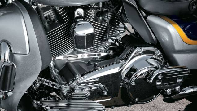 Tampa da corrente de transmissão primária | <a href="https://beta-develop.quatrorodas.abril.com.br/moto/testes/h-d-ultra-classic-electra-glide-cvo-x-electra-glide-ultra-limited-702283.shtml" rel="migration">Leia mais</a> Tampa da corrente de transmissão primária | <a href="https://beta-develop.quatrorodas.abril.com.br/moto/testes/h-d-ultra-classic-electra-glide-cvo-x-electra-glide-ultra-limited-702283.shtml" rel="migration">Leia mais</a>