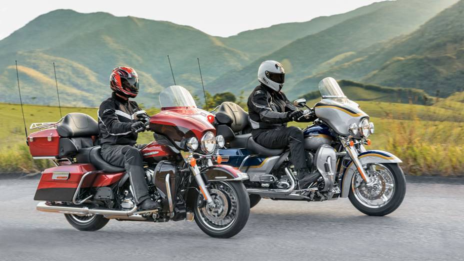 Até a Ultra Limited vermelha fica tímida ao lado da CVO | <a href="https://beta-develop.quatrorodas.abril.com.br/moto/testes/h-d-ultra-classic-electra-glide-cvo-x-electra-glide-ultra-limited-702283.shtml" rel="migration">Leia mais</a> Até a Ultra Limited vermelha fica tímida ao lado da CVO | <a href="https://beta-develop.quatrorodas.abril.com.br/moto/testes/h-d-ultra-classic-electra-glide-cvo-x-electra-glide-ultra-limited-702283.shtml" rel="migration">Leia mais</a>