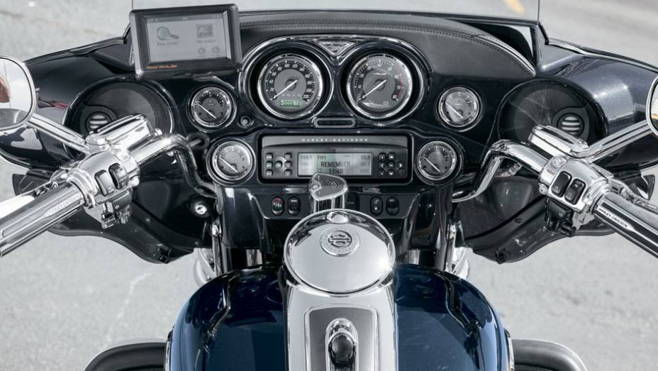 Painel de avião: muita eletrônica embarcada, GPS, piloto automático, som e intercomunicador | <a href="https://beta-develop.quatrorodas.abril.com.br/moto/testes/h-d-ultra-classic-electra-glide-cvo-x-electra-glide-ultra-limited-702283.shtml" rel="migration">Leia mais</a> Painel de avião: muita eletrônica embarcada, GPS, piloto automático, som e intercomunicador | <a href="https://beta-develop.quatrorodas.abril.com.br/moto/testes/h-d-ultra-classic-electra-glide-cvo-x-electra-glide-ultra-limited-702283.shtml" rel="migration">Leia mais</a>