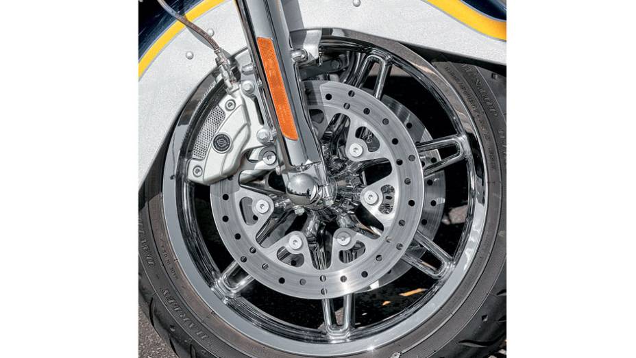 Sensor do ABS dentro do cubo é invisível | <a href="https://beta-develop.quatrorodas.abril.com.br/moto/testes/h-d-ultra-classic-electra-glide-cvo-x-electra-glide-ultra-limited-702283.shtml" rel="migration">Leia mais</a> Sensor do ABS dentro do cubo é invisível | <a href="https://beta-develop.quatrorodas.abril.com.br/moto/testes/h-d-ultra-classic-electra-glide-cvo-x-electra-glide-ultra-limited-702283.shtml" rel="migration">Leia mais</a>