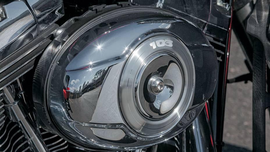 Nas tampas dos 2 filtros de ar, a indicação... | <a href="https://beta-develop.quatrorodas.abril.com.br/moto/testes/h-d-ultra-classic-electra-glide-cvo-x-electra-glide-ultra-limited-702283.shtml" rel="migration">Leia mais</a> Nas tampas dos 2 filtros de ar, a indicação... | <a href="https://beta-develop.quatrorodas.abril.com.br/moto/testes/h-d-ultra-classic-electra-glide-cvo-x-electra-glide-ultra-limited-702283.shtml" rel="migration">Leia mais</a>