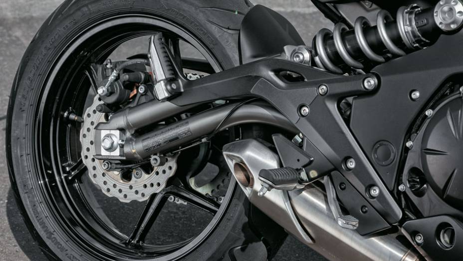 Balança bitubular em curva e escape curto | <a href="https://beta-develop.quatrorodas.abril.com.br/moto/testes/kawasaki-ninja-650-702413.shtml" rel="migration">Leia mais</a> Balança bitubular em curva e escape curto | <a href="https://beta-develop.quatrorodas.abril.com.br/moto/testes/kawasaki-ninja-650-702413.shtml" rel="migration">Leia mais</a>