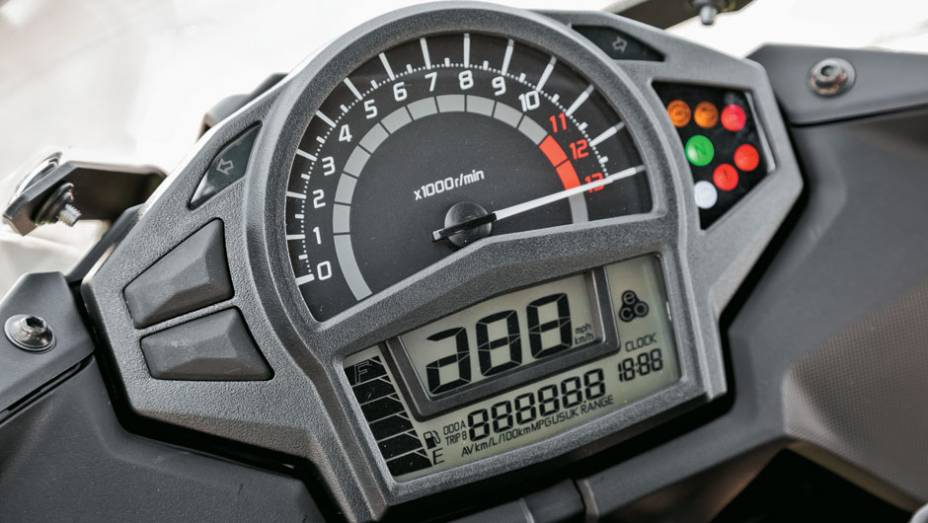 Painel pequeno, mas completo: inclui computador de bordo | <a href="https://beta-develop.quatrorodas.abril.com.br/moto/testes/kawasaki-ninja-650-702413.shtml" rel="migration">Leia mais</a> Painel pequeno, mas completo: inclui computador de bordo | <a href="https://beta-develop.quatrorodas.abril.com.br/moto/testes/kawasaki-ninja-650-702413.shtml" rel="migration">Leia mais</a>