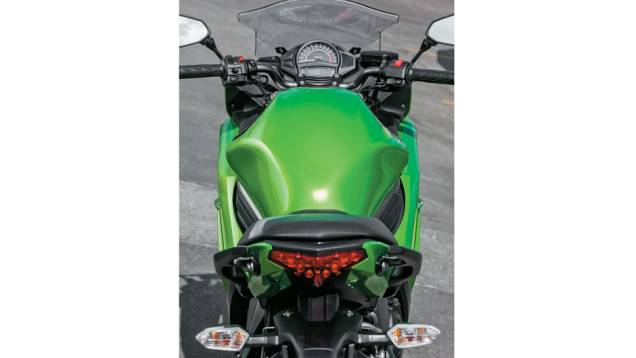 Cockpit estreito e bolha com 3 regulagens | <a href="https://beta-develop.quatrorodas.abril.com.br/moto/testes/kawasaki-ninja-650-702413.shtml" rel="migration">Leia mais</a> Cockpit estreito e bolha com 3 regulagens | <a href="https://beta-develop.quatrorodas.abril.com.br/moto/testes/kawasaki-ninja-650-702413.shtml" rel="migration">Leia mais</a>