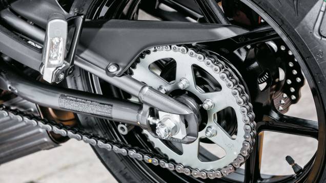 Transmissão por corrente e rodas de liga leve | <a href="https://beta-develop.quatrorodas.abril.com.br/moto/testes/kawasaki-ninja-650-702413.shtml" rel="migration">Leia mais</a> Transmissão por corrente e rodas de liga leve | <a href="https://beta-develop.quatrorodas.abril.com.br/moto/testes/kawasaki-ninja-650-702413.shtml" rel="migration">Leia mais</a>